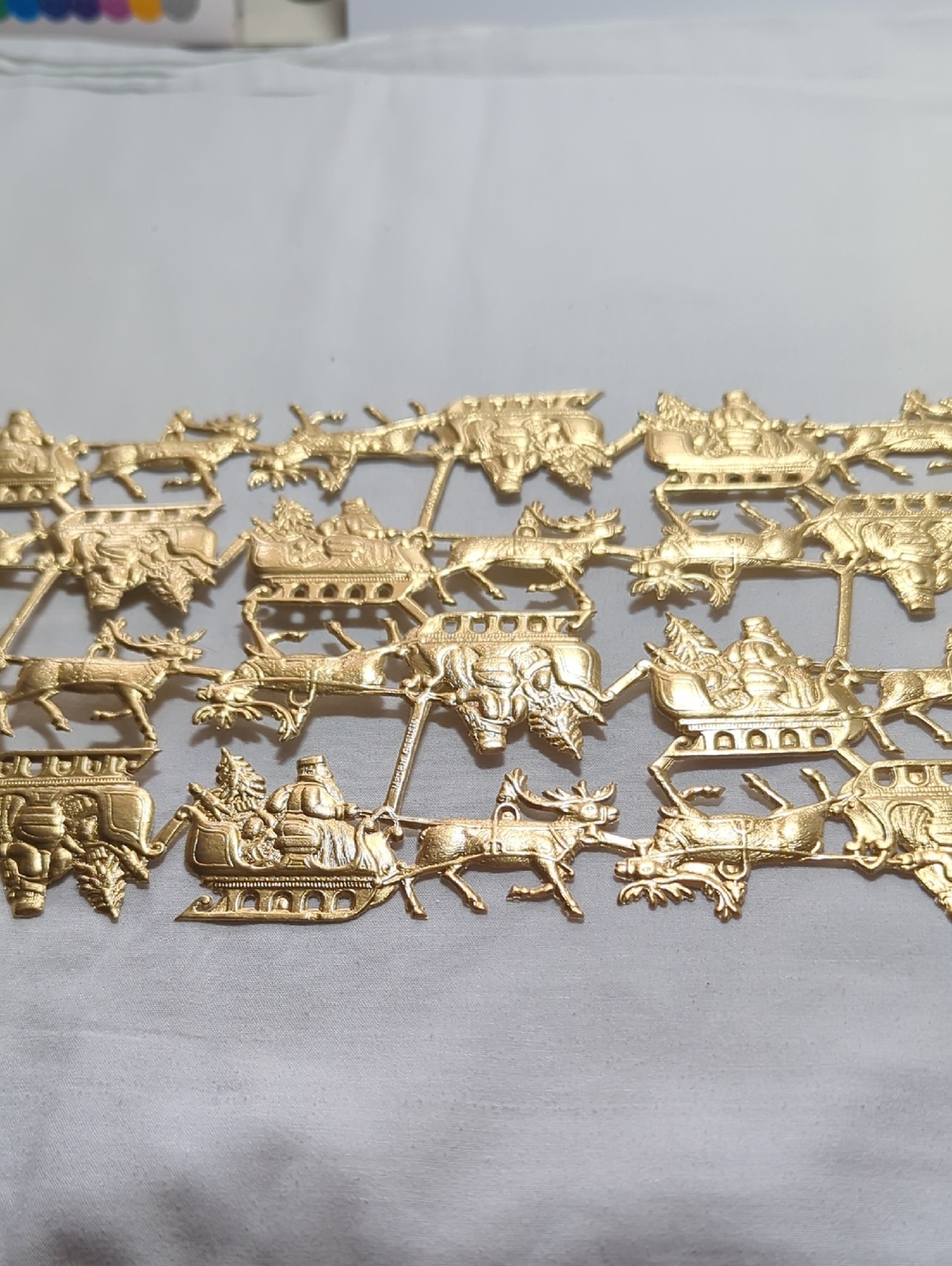 Anna Griffin Christmas Dresden Die Cuts - Picture 5 of 7